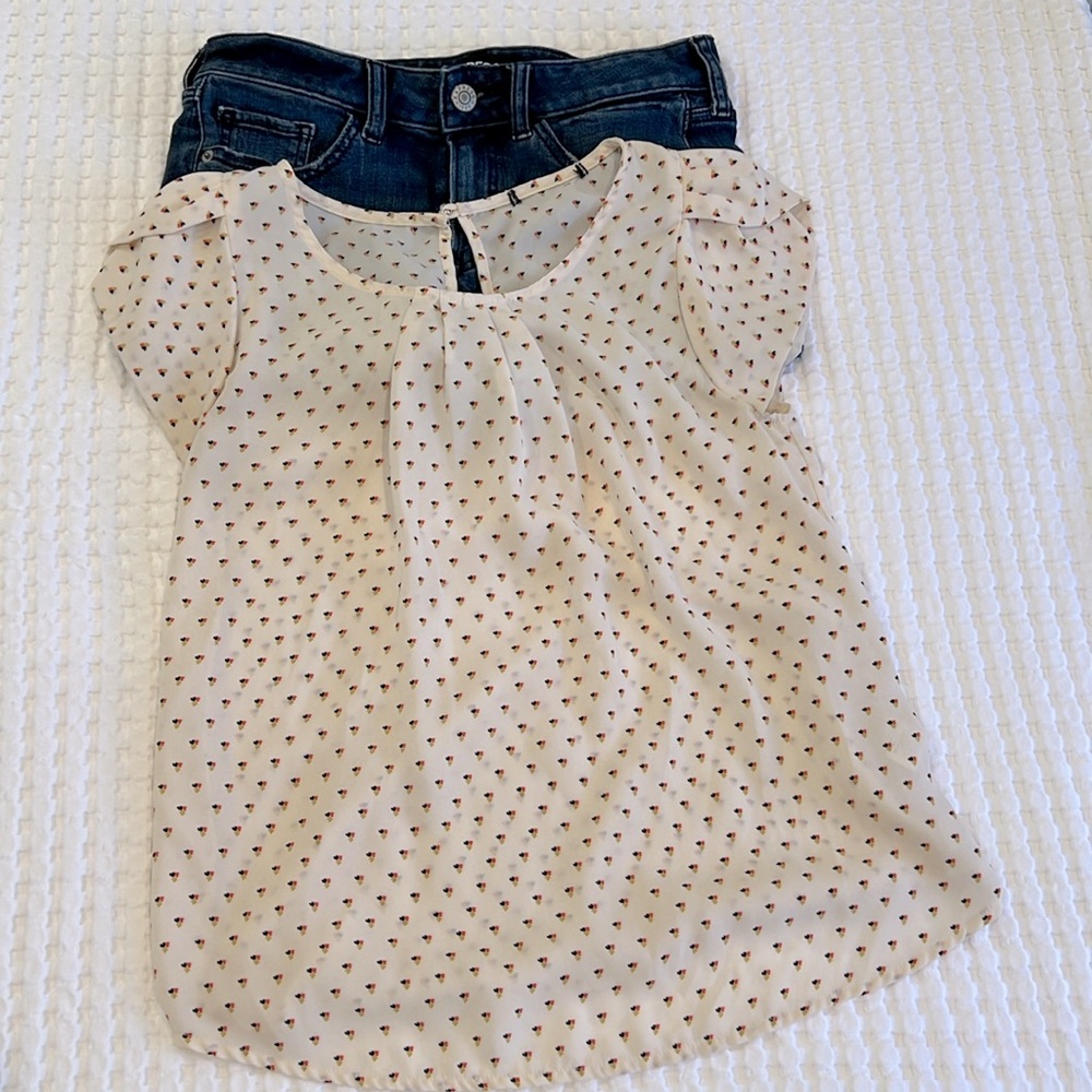 Papaya cute top in great condition! Size small 100% Polyester
